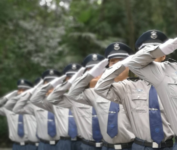 物業(yè)保安是物業(yè)管理中維護(hù)小區(qū)、商業(yè)綜合體、寫字樓等場(chǎng)所公共安全和秩序的重要力量