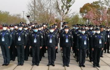 千萬不要小瞧保安！?。。。。?>
                                </a>
                            </div>
                            <div   id=